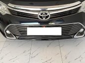 Bán Toyota Camry 2.0E năm 2015, màu đen như mới