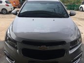 Bán Chevrolet Cruze LT 1.6 MT năm 2016, màu bạc xe gia đình