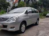 Cần bán Toyota Innova G sản xuất năm 2010, màu bạc xe gia đình