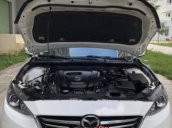 Cần bán gấp Mazda 3 sản xuất 2016, màu trắng, 618 triệu