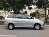 Bán xe Toyota Innova E 2.0MT sản xuất 2013, màu bạc, xe đẹp, test thoải mái