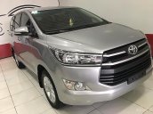 Cần bán gấp Toyota Innova năm sản xuất 2017, màu bạc