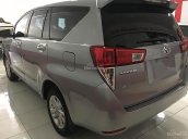 Cần bán gấp Toyota Innova năm sản xuất 2017, màu bạc