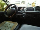 Cần bán Toyota Hiace 2010, số sàn máy dầu, màu trắng ngọc trinh