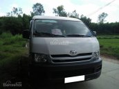 Cần bán Toyota Hiace 2010, số sàn máy dầu, màu trắng ngọc trinh