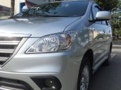 Cần bán gấp Toyota Innova E đời 2014, màu bạc