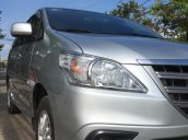 Cần bán gấp Toyota Innova E đời 2014, màu bạc