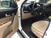 Bán xe Kia Sorento sản xuất 2016, màu trắng máy dầu số tự động