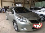 Cần bán gấp Toyota Vios đời 2011, màu bạc