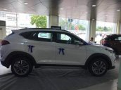 Cần bán xe Hyundai Tucson năm 2018, màu trắng, giá 828tr