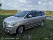 Bán Toyota Innova năm sản xuất 2014, màu bạc, giá tốt