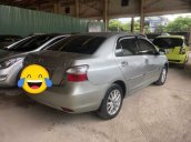 Cần bán gấp Toyota Vios đời 2011, màu bạc