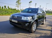 Bán xe Toyota Fortuner 2.7V 4x4 AT đời 2010, màu đen, chính chủ 