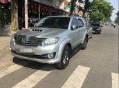 Cần bán gấp Toyota Fortuner năm sản xuất 2015, màu bạc