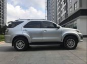 Bán Toyota Fortuner V AT 4x4 2015, màu bạc như mới, 765tr