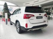 Cần bán Kia Sorento sản xuất 2017, màu trắng, 913tr