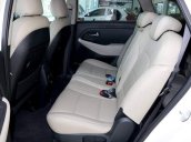 Cần bán Kia Sorento sản xuất 2017, màu trắng, 913tr