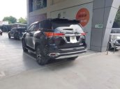 Cần bán xe Toyota Fortuner V đời 2017, màu đen chính chủ