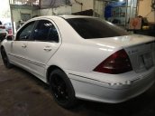 Chính chủ bán xe Mercedes C240 đời 2003, màu trắng, xe nhập