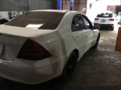 Chính chủ bán xe Mercedes C240 đời 2003, màu trắng, xe nhập