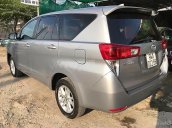 Cần bán gấp Toyota Innova 2.0 E đời 2016, màu bạc, giá tốt