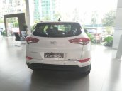 Bán ô tô Hyundai Tucson 2.0 đặc biệt năm 2018, màu trắng, giá chỉ 835 triệu