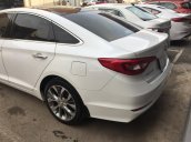 Bán Hyundai Sonata 2015, đúng chất, biển TP, màu trắng, giá TL, hỗ trợ góp