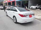 Cần bán xe Hyundai Sonata năm 2011, màu trắng, nhập khẩu nguyên chiếc, 568 triệu