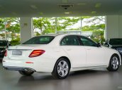 Bán Mercedes-Benz E250, năm sản xuất 2017, đăng ký tháng 8/2018, màu trắng, mới 99%, nộp 25 thuế trước bạ