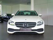 Bán Mercedes-Benz E250, năm sản xuất 2017, đăng ký tháng 8/2018, màu trắng, mới 99%, nộp 25 thuế trước bạ