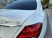 Bán Mercedes Benz E300 AMG màu trắng, sản xuất 2017, đăng ký 08/2017, biển Hà Nội