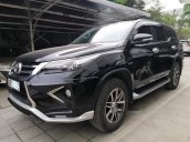 Cần bán Toyota Fortuner 2.7V 2017, màu đen, xe nhập