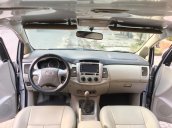 Bán Toyota Innova E 2014, số sàn, màu bạc, nhà dùng kỹ