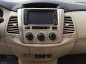 Bán Toyota Innova E 2014, số sàn, màu bạc, nhà dùng kỹ