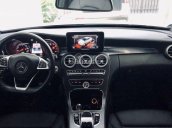 Cần bán Mercedes C250 AMG 2017, màu trắng