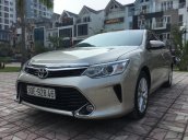 Cần bán Toyota Camry 2.5G năm 2017, màu ghi vàng