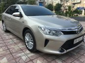 Cần bán Toyota Camry 2.5G năm 2017, màu ghi vàng