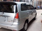 Cần bán gấp Toyota Innova G 2.0 năm sản xuất 2010, màu bạc chính chủ, 410tr