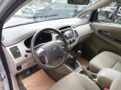 Bán ô tô Toyota Innova E đời 2014 fom mới, màu bạc, xe đẹp. Liên hệ 0942920132