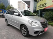 Bán ô tô Toyota Innova E đời 2014 fom mới, màu bạc, xe đẹp. Liên hệ 0942920132