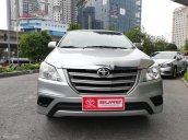 Bán ô tô Toyota Innova E đời 2014 fom mới, màu bạc, xe đẹp. Liên hệ 0942920132