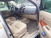 Bán xe Toyota Fortuner 2.7V 2 cầu, số tự động, năm 2010, màu bạc