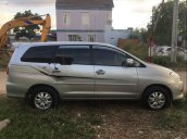 Bán ô tô Toyota Innova V đời 2011, màu bạc còn mới