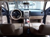 Bán Ford Everest 2011 màu xám, máy dầu, số tự động