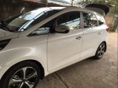 Cần bán gấp Kia Rondo đời 2015, màu trắng, đã đi 39800km