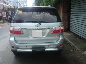 Cần bán Toyota Fortuner 2011, số tự động, màu bạc