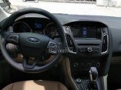 Bán Ford Focus Trend 2018 lăn bánh trọn gói, phụ kiện DVD+ ghế da+ BHVC+ camera