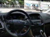 Bán Ford Focus Trend 2018 lăn bánh trọn gói, phụ kiện DVD+ ghế da+ BHVC+ camera