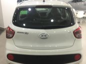 Hyundai Grand i10 số sàn màu trắng, xe có sẵn giao ngay, giá cạnh tranh, hỗ trợ vay trả góp lãi suất ưu đãi. LH; 0903175312