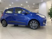 Hyundai Grand i10 số sàn màu xanh xe có sẵn giao ngay, giá Km cực hấp dẫn, hỗ trợ vay trả góp lãi suất ưu đãi. LH: 0903175312